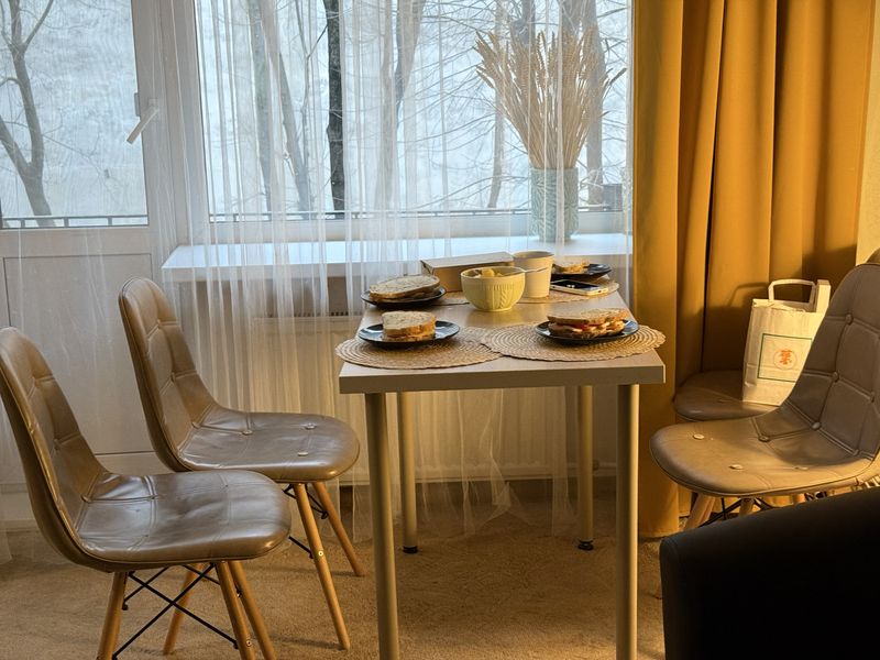 SPb Breakfast Table